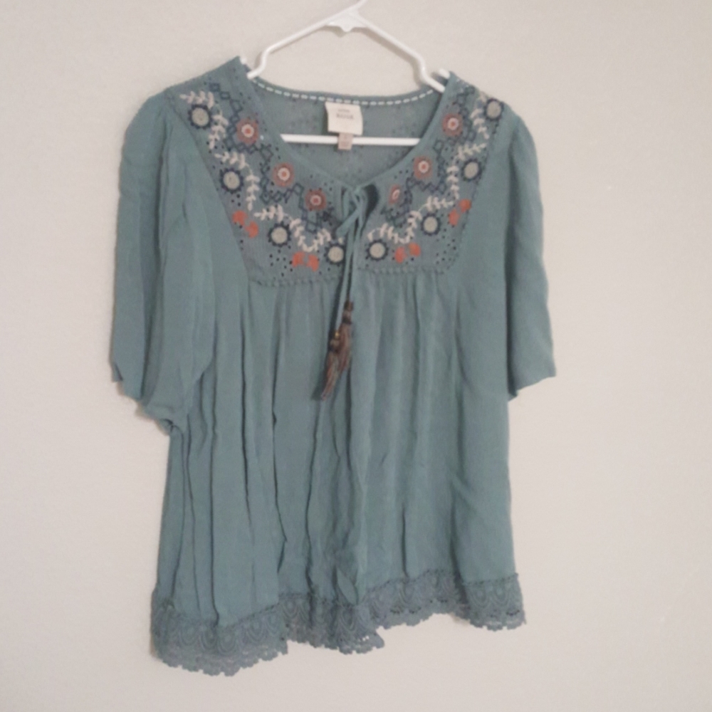 Peasent Top with Floral Embroidery and Lace Detail